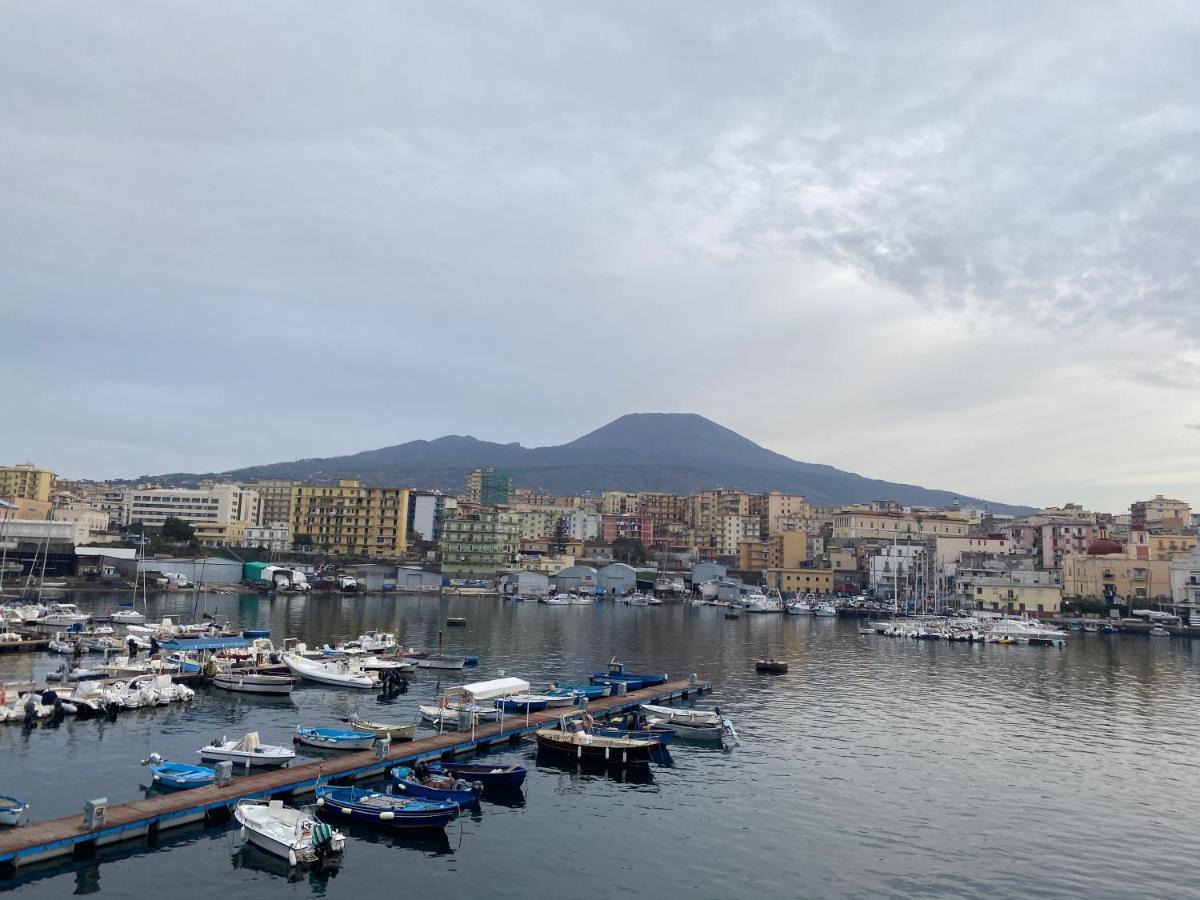 Bed and Breakfast La Via Del Mare Торре-дель-Греко Экстерьер фото